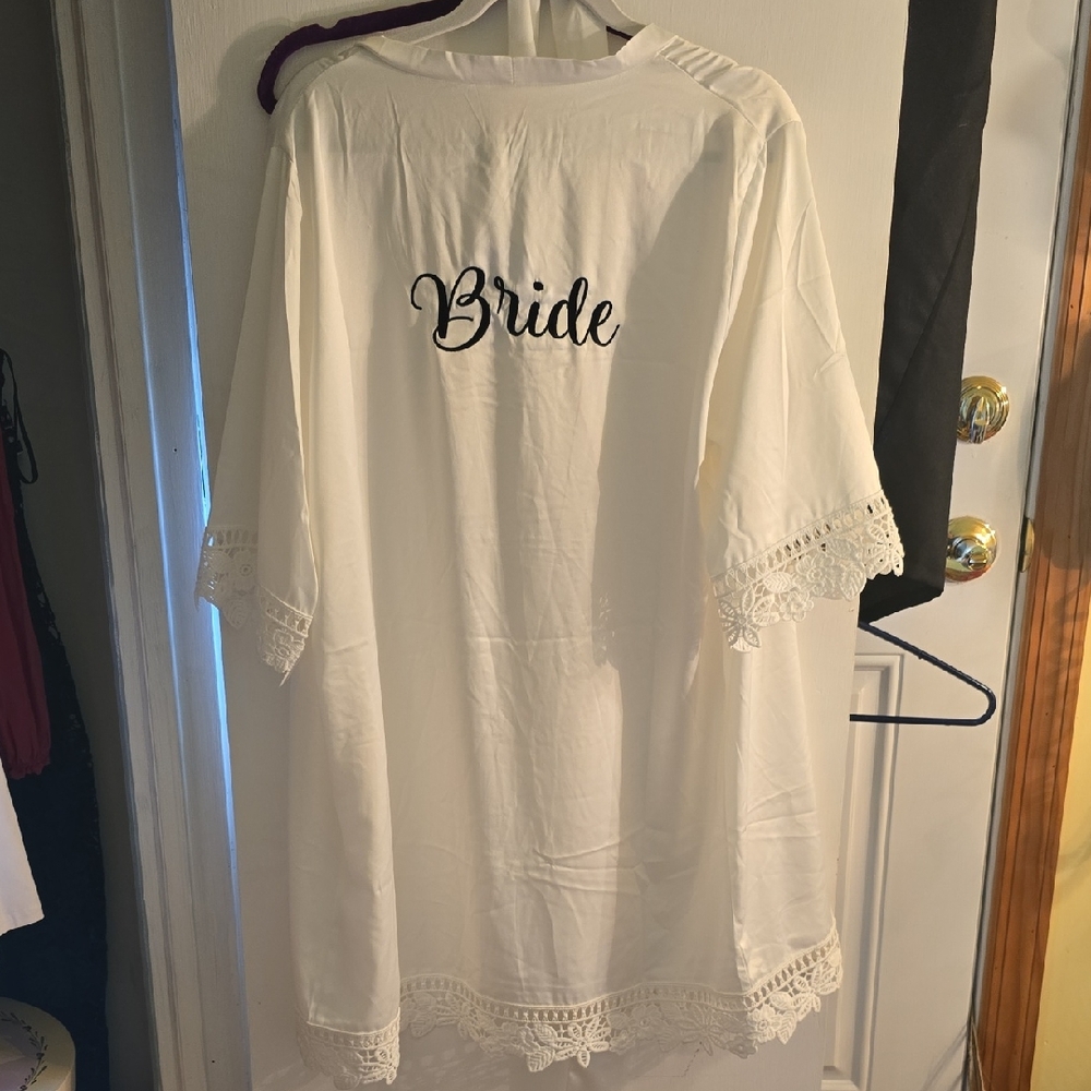 White LACE TRIM BRIDE ROBE Nwt